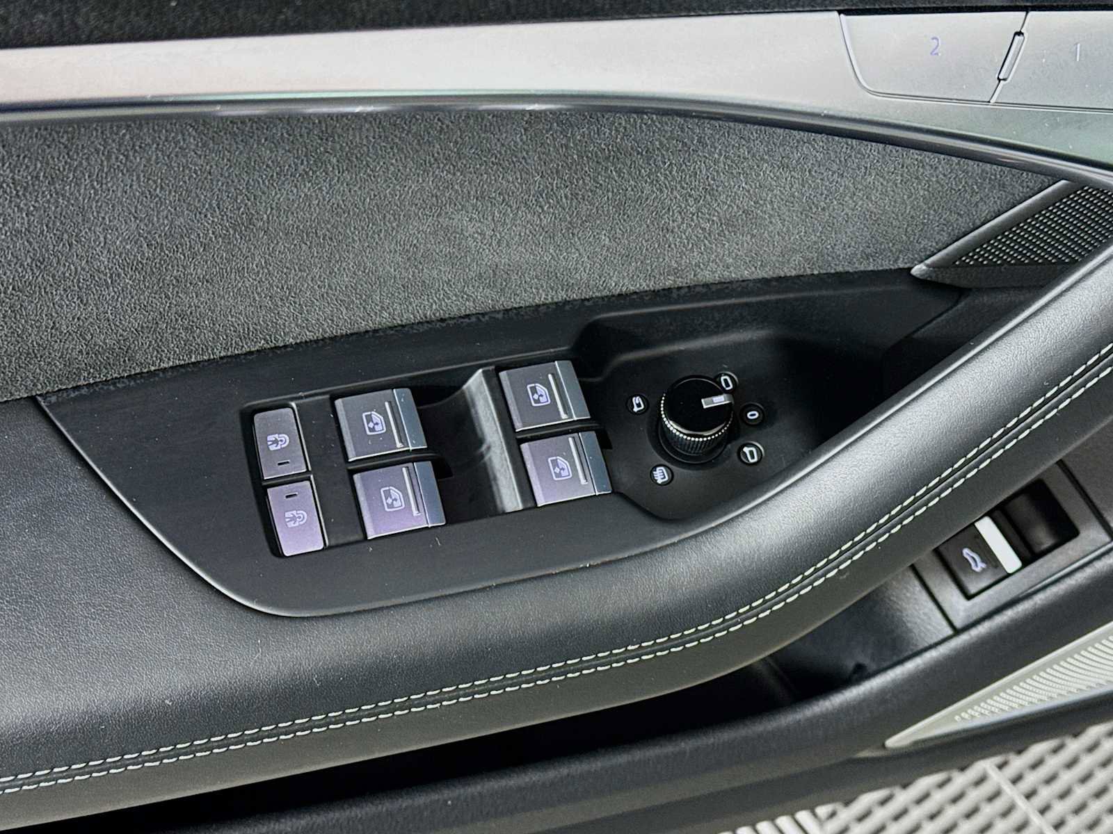 Used 2022 Audi RS 7 4.0T w/ Carbon Optic Package image 19