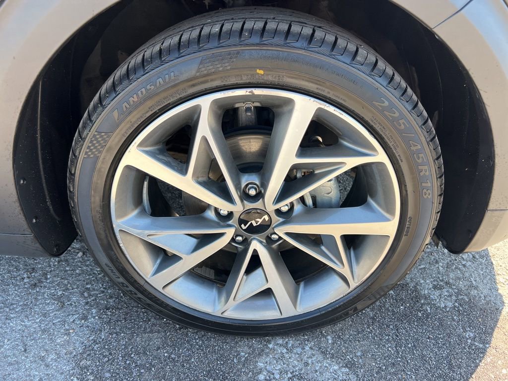 Used 2022 Kia Niro Touring Special Edition FWD image 8