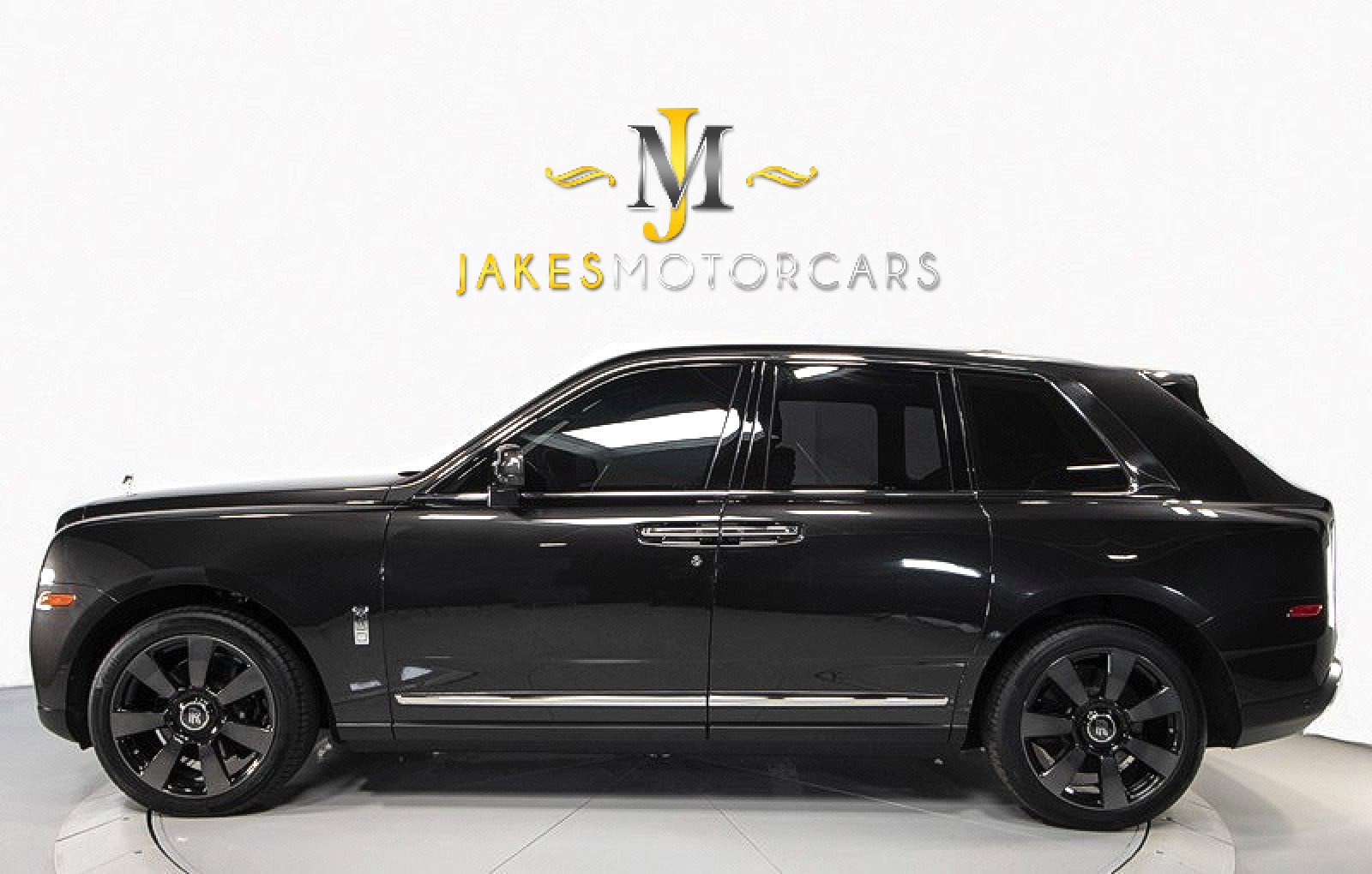 Used 2019 Rolls-Royce Cullinan image 2