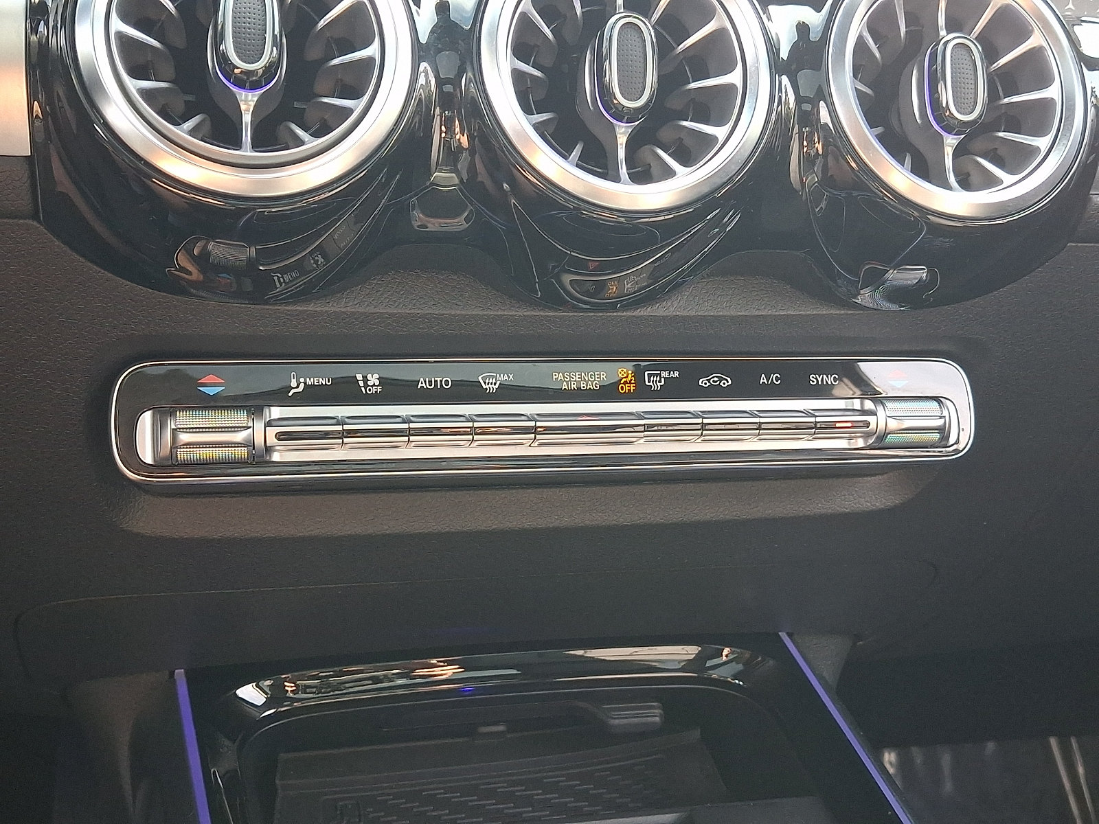 Used 2024 Mercedes-Benz GLB 250 4MATIC image 15