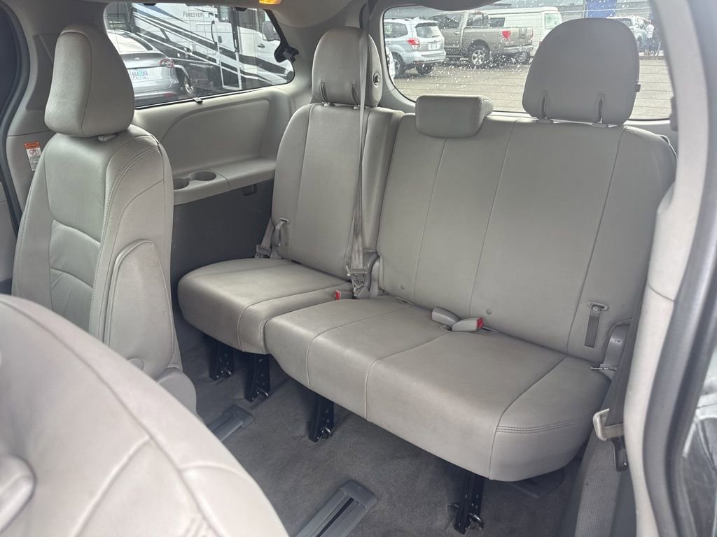 Used 2015 Toyota Sienna XLE w/ XLE Navigation Package AWD/4WD image 12