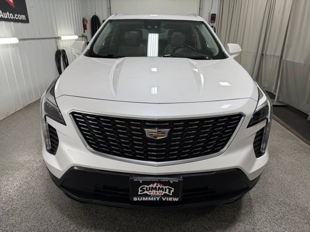 Used 2022 Cadillac XT4 Luxury w/ Cold Weather Package AWD/4WD image 2