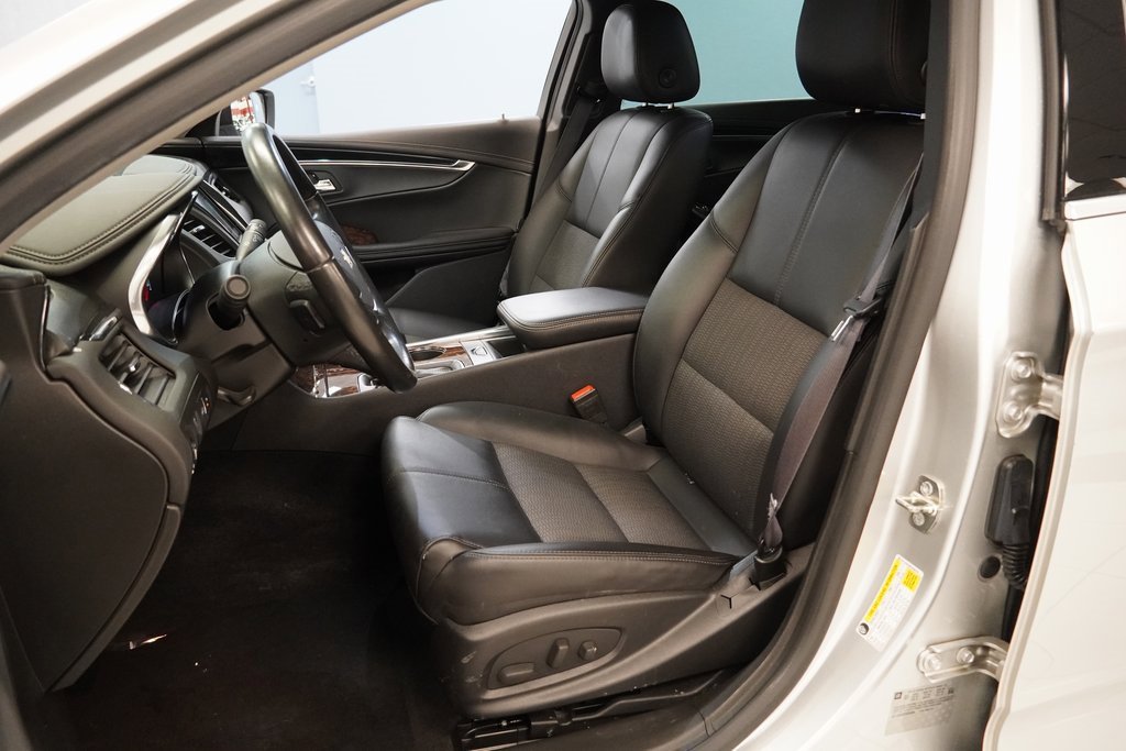 Used 2015 Chevrolet Impala LT w/ Convenience Package image 3