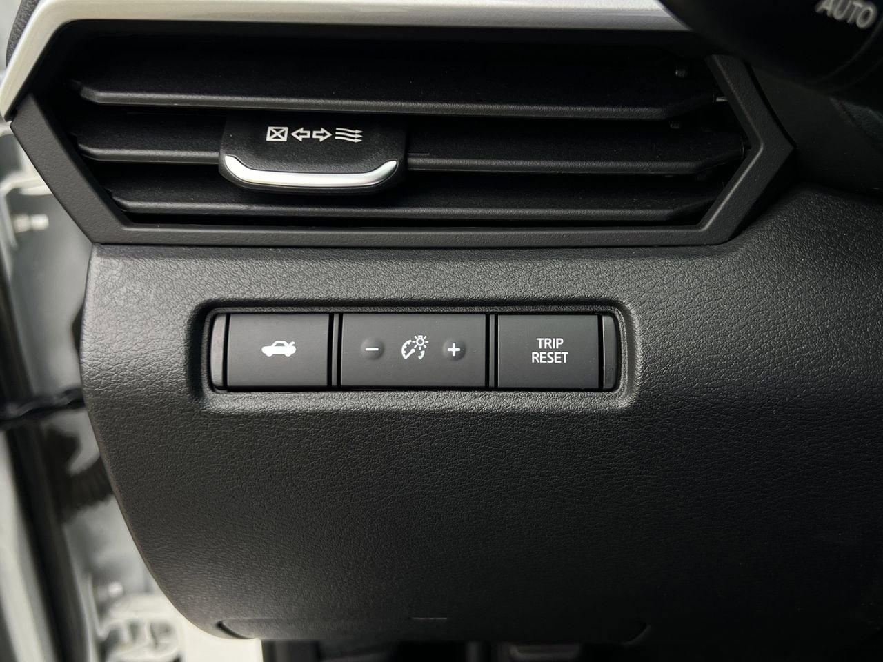 Certified 2025 Nissan Altima 2.5 S FWD image 12