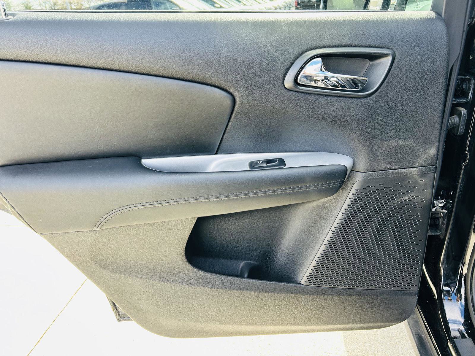 Used 2019 Dodge Journey SE w/ Mopar Chrome Accent Package image 19