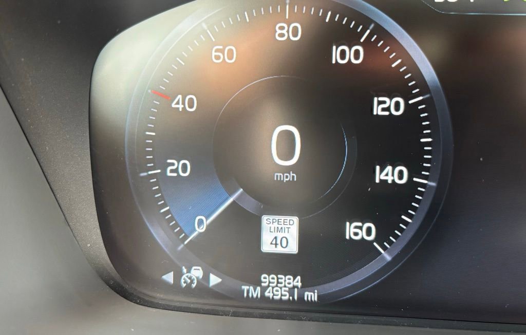 Used 2021 Volvo XC90 T6 Momentum w/ Protection Package Premier image 8