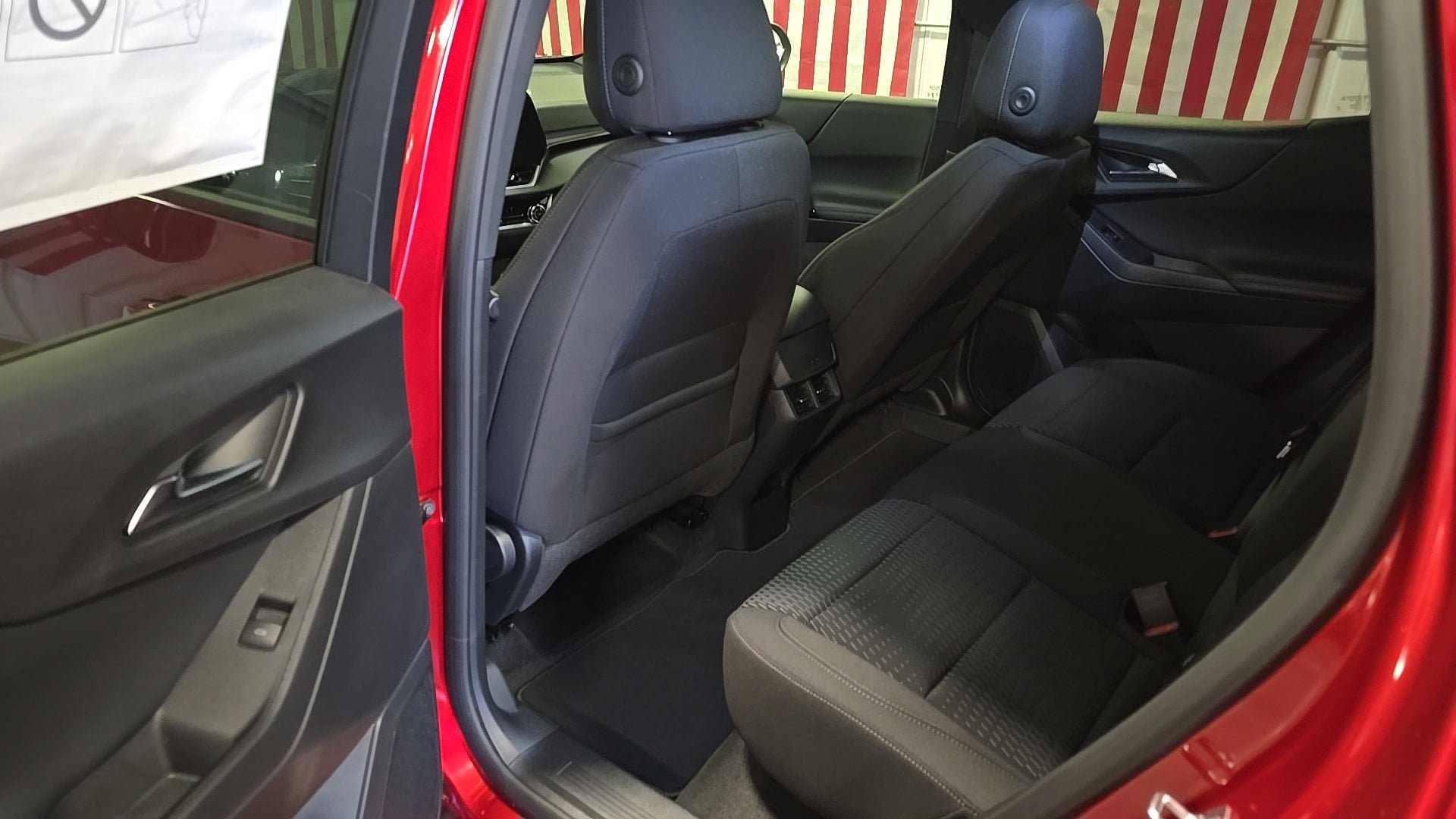 New 2026 Chevrolet Equinox LT AWD/4WD image 10