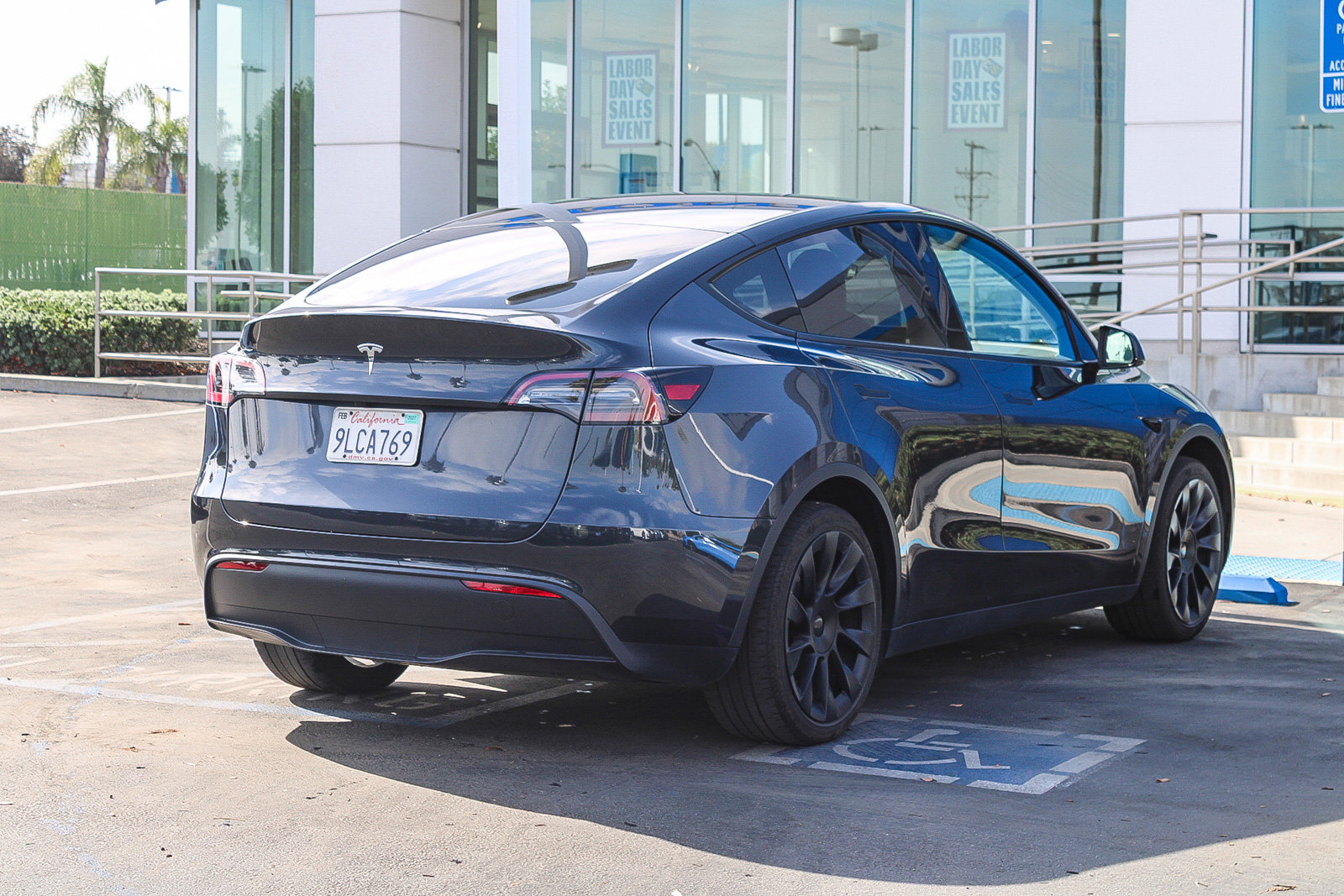 Used 2024 Tesla Model Y Long Range RWD image 5