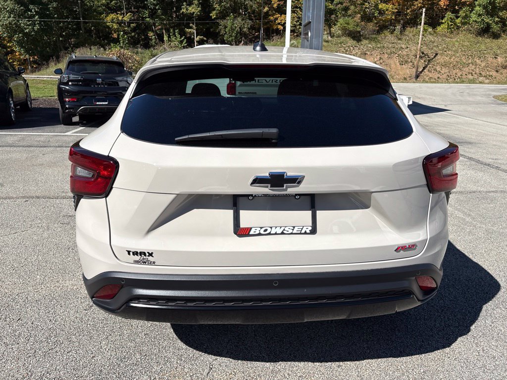 Certified 2026 Chevrolet Trax RS FWD image 5