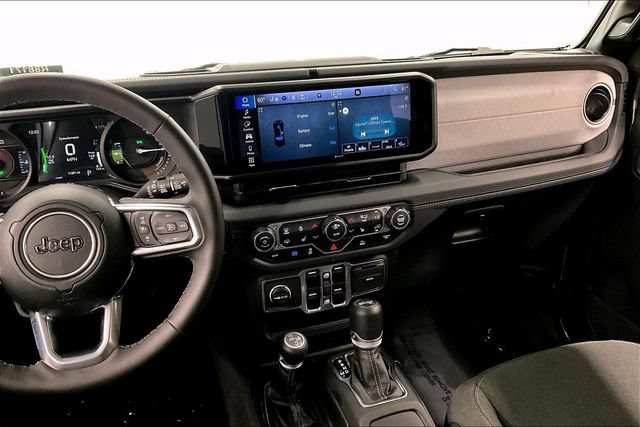 Used 2025 Jeep Wrangler Unlimited Sahara AWD/4WD image 7