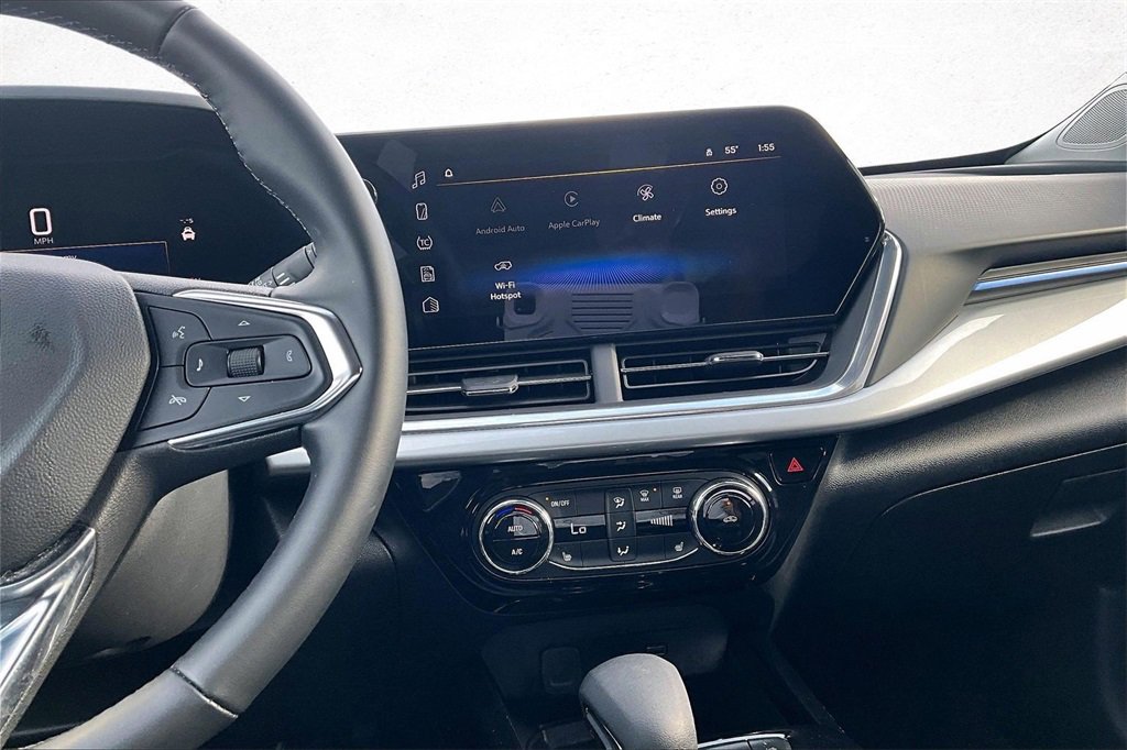 Used 2024 Chevrolet Trax LT w/ Sunroof Package image 10