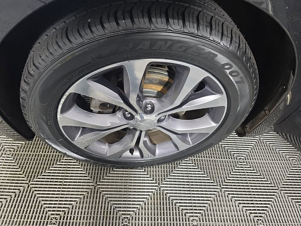 Used 2017 Chrysler Pacifica Limited image 10