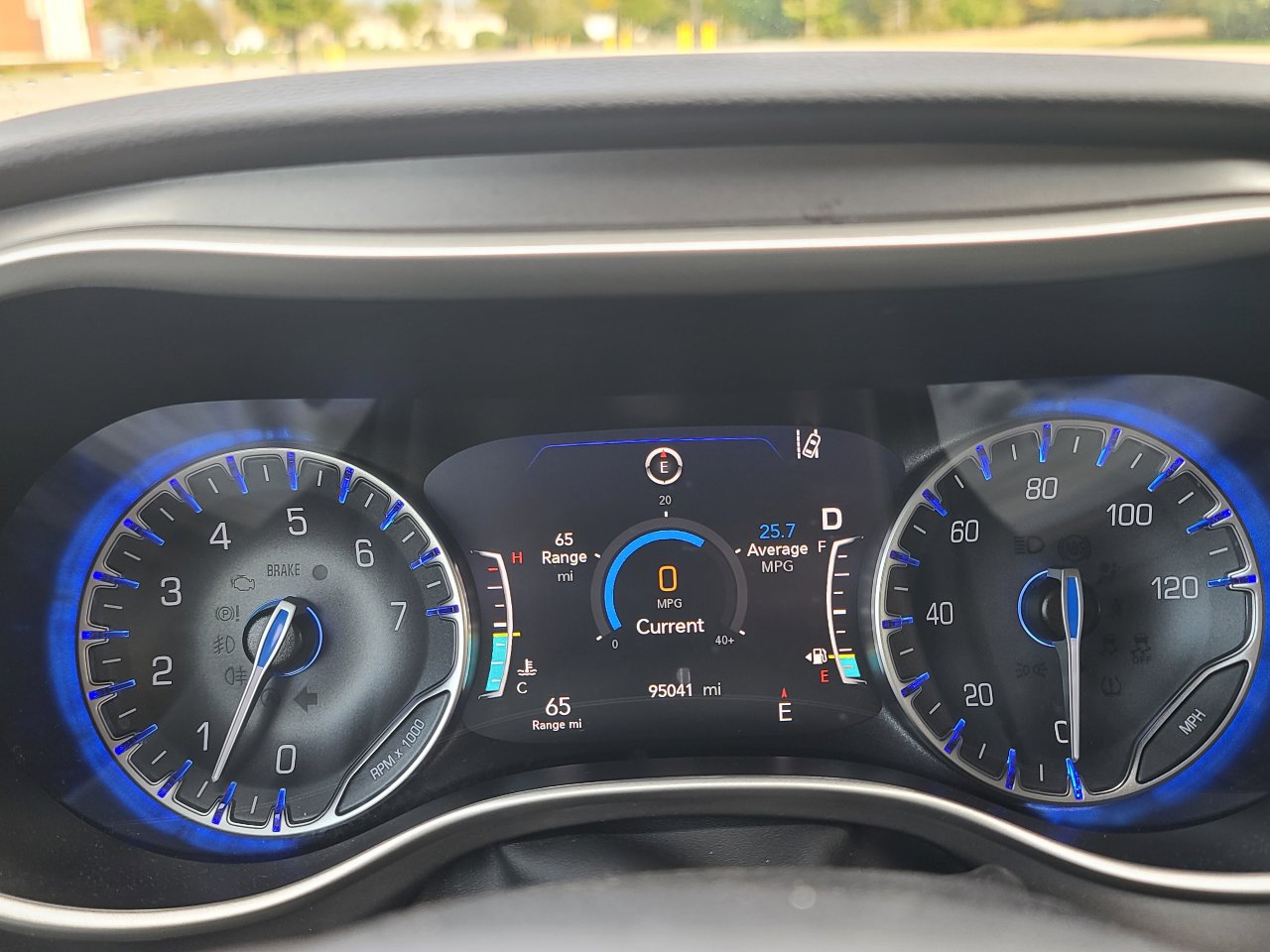 Used 2023 Chrysler Pacifica Touring-L image 34