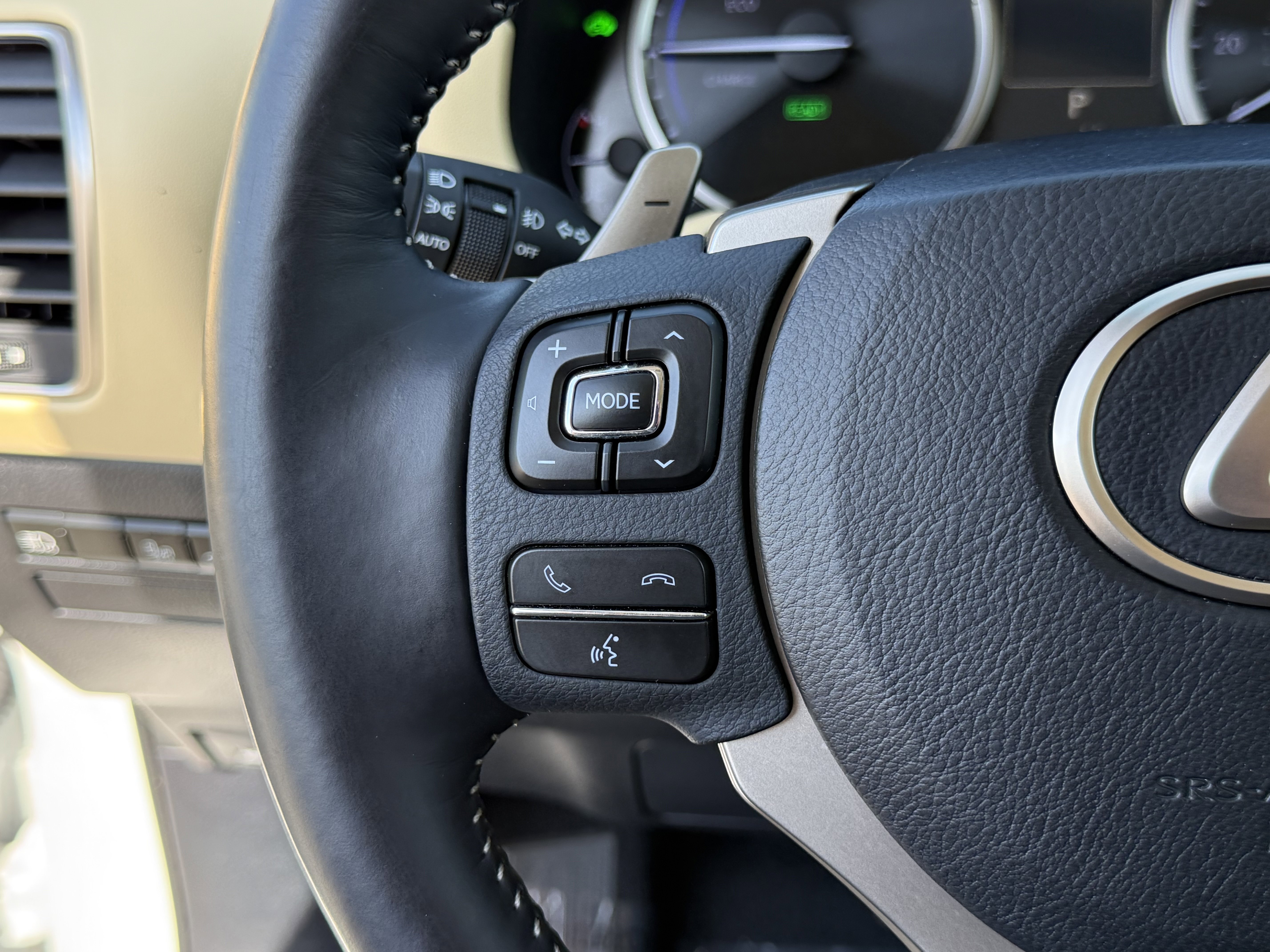 Used 2018 Lexus NX 300h AWD image 22