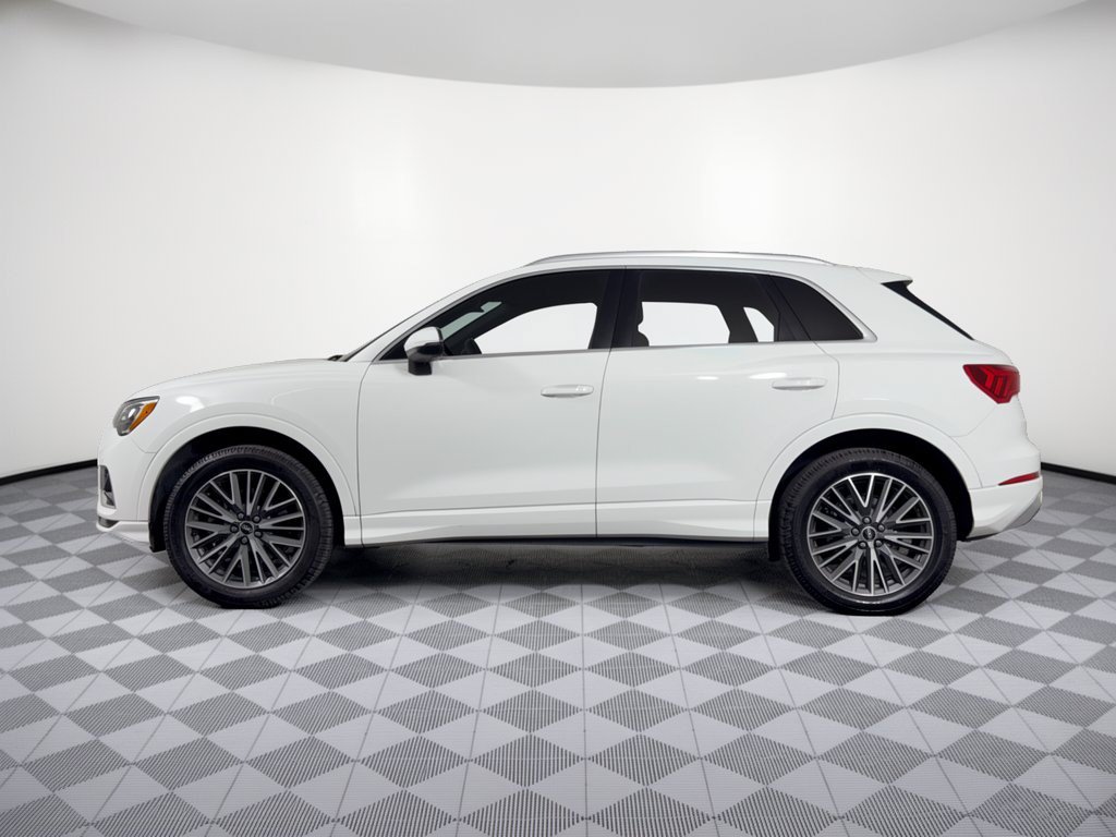 Used 2022 Audi Q3 2.0T Premium w/ Convenience Package AWD/4WD image 2