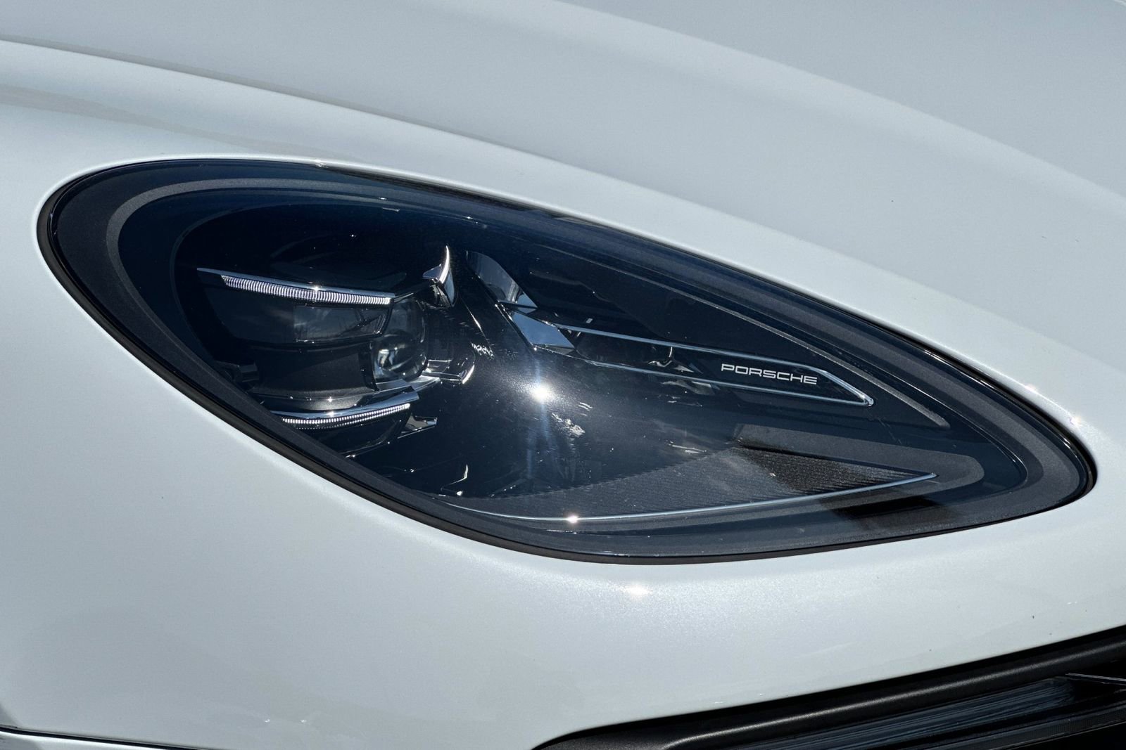 Used 2025 Porsche Macan image 37