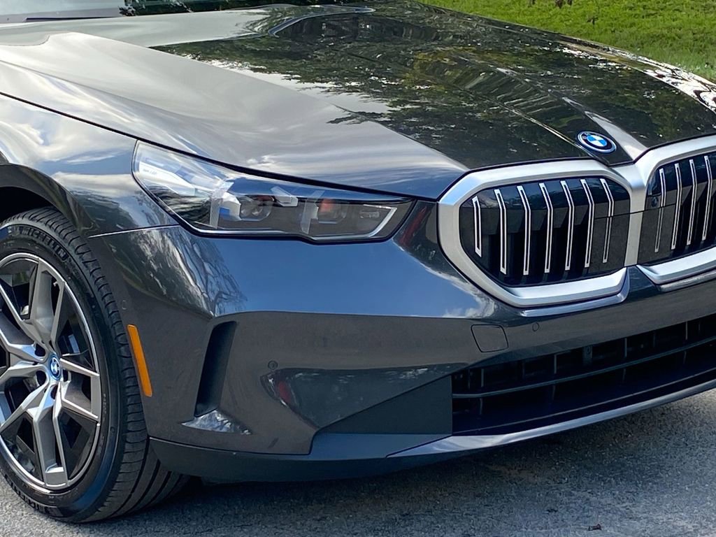 Used 2025 BMW i5 eDrive40i w/ Premium Package image 18