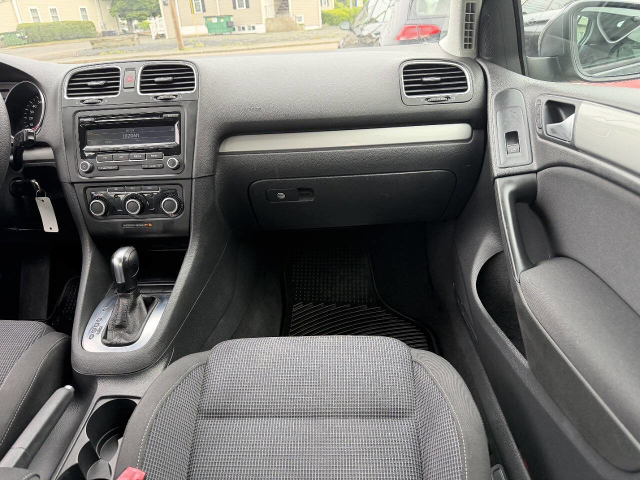 Used 2014 Volkswagen Golf 4-Door FWD image 24