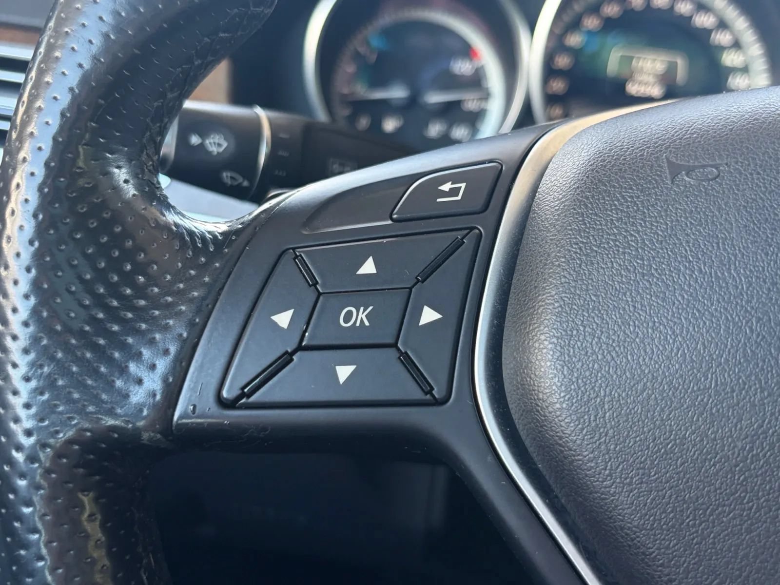 Used 2015 Mercedes-Benz E 350 4MATIC Sedan w/ Premium 1 Package image 29