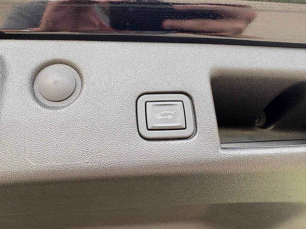 Used 2024 Chevrolet Equinox LT FWD image 48
