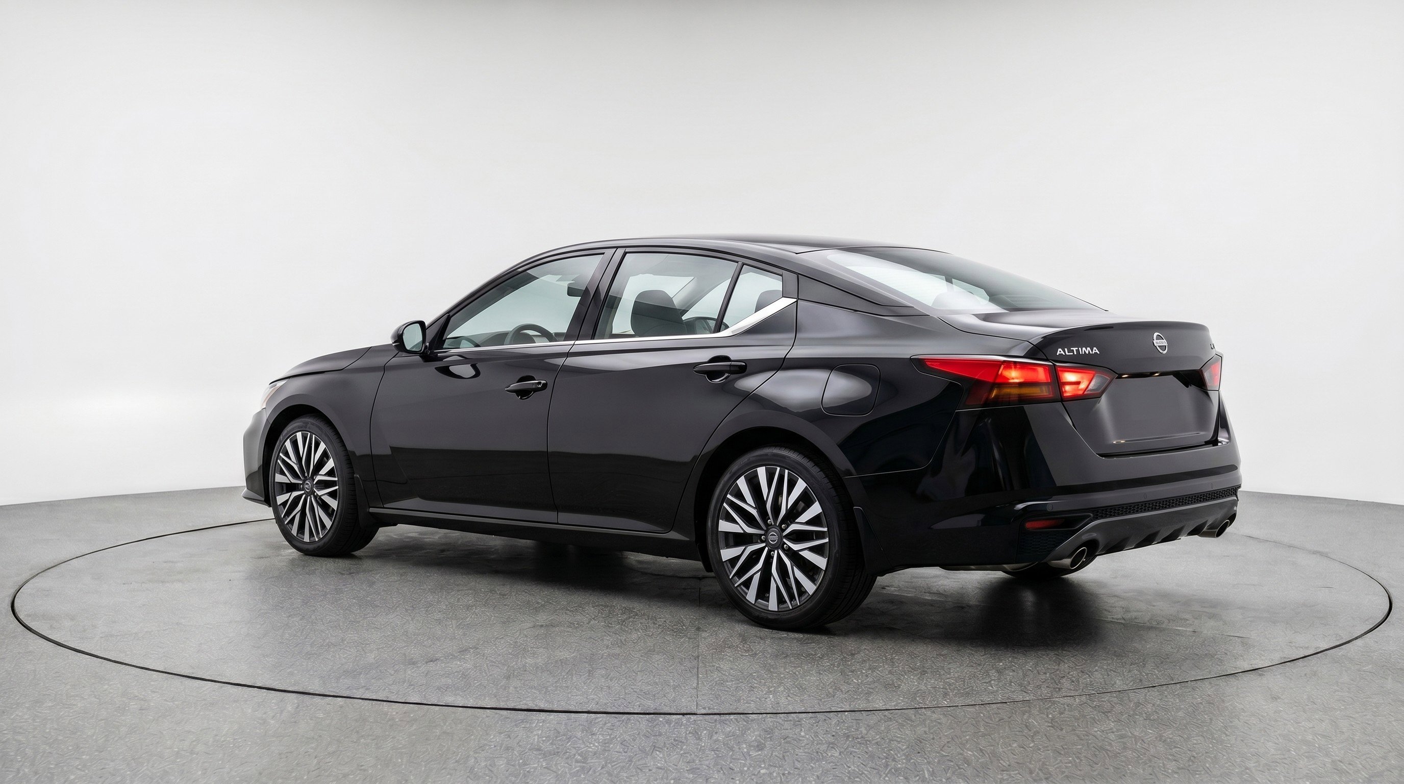 Used 2025 Nissan Altima 2.5 SV FWD image 6
