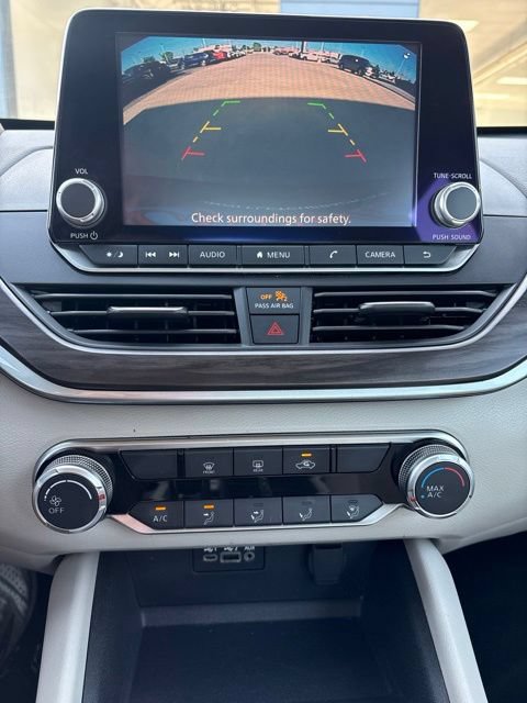 Used 2025 Nissan Altima 2.5 SV FWD image 10