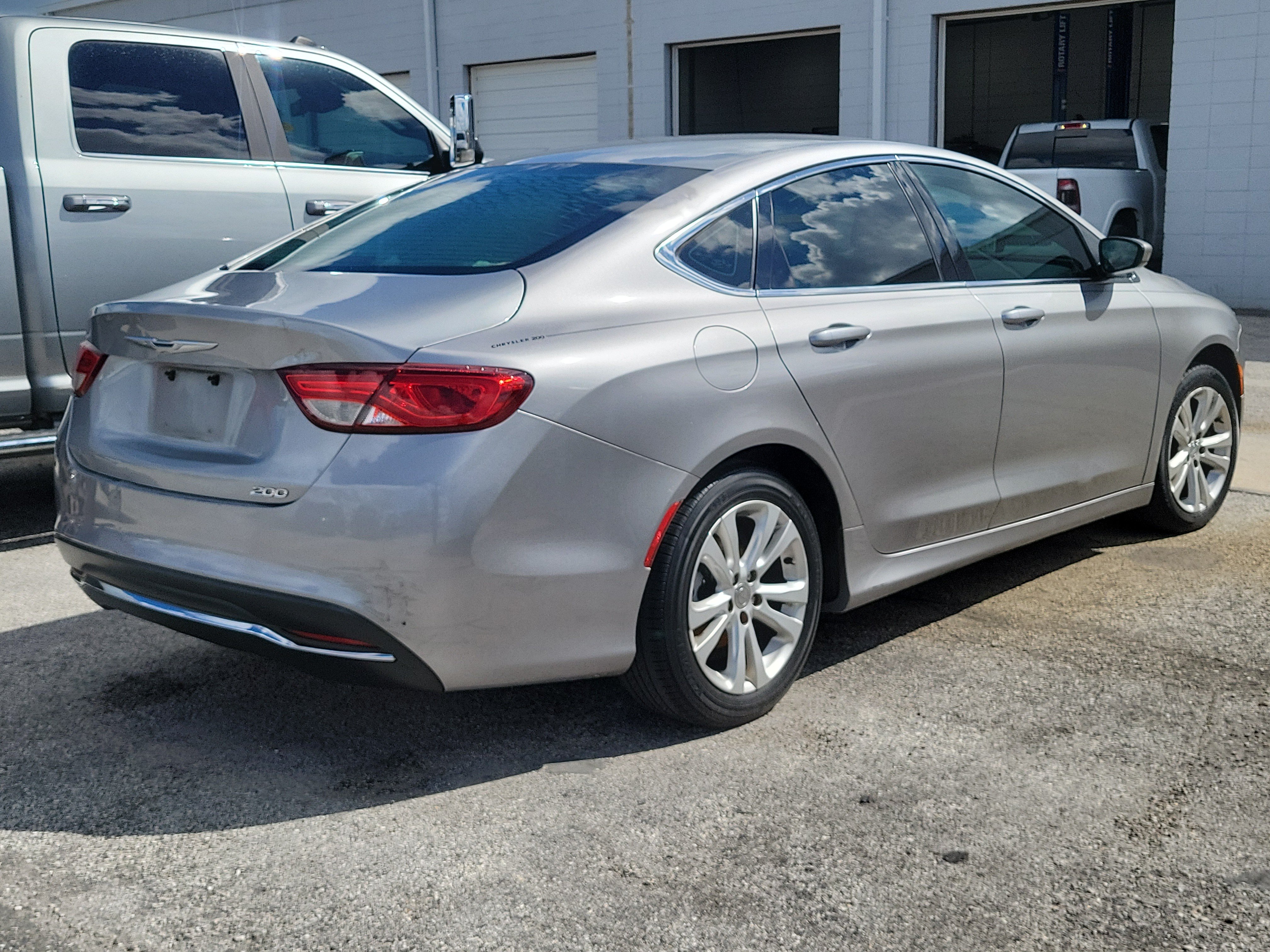 Used 2015 Chrysler 200 Limited FWD image 6