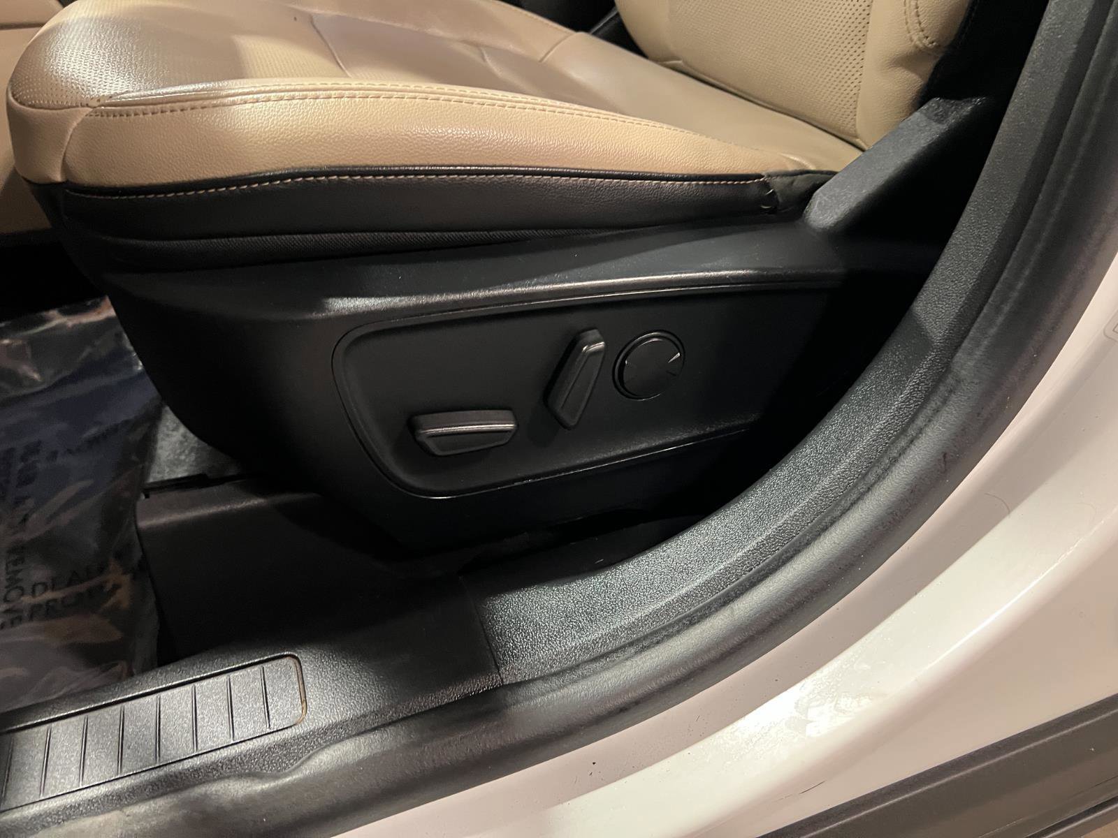 Used 2021 Ford Escape SEL image 26