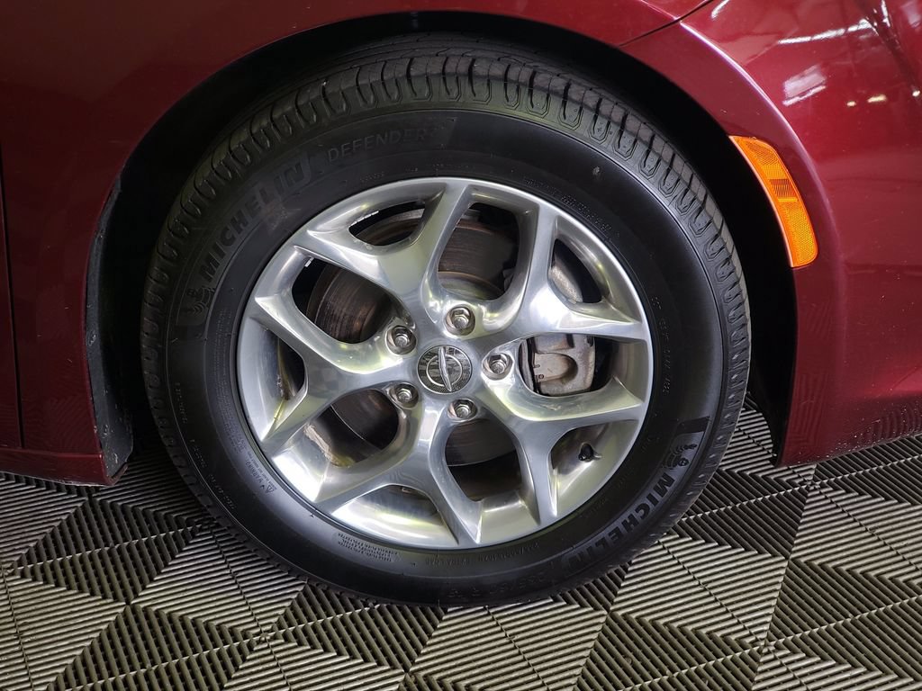 Used 2018 Chrysler Pacifica Limited FWD image 35