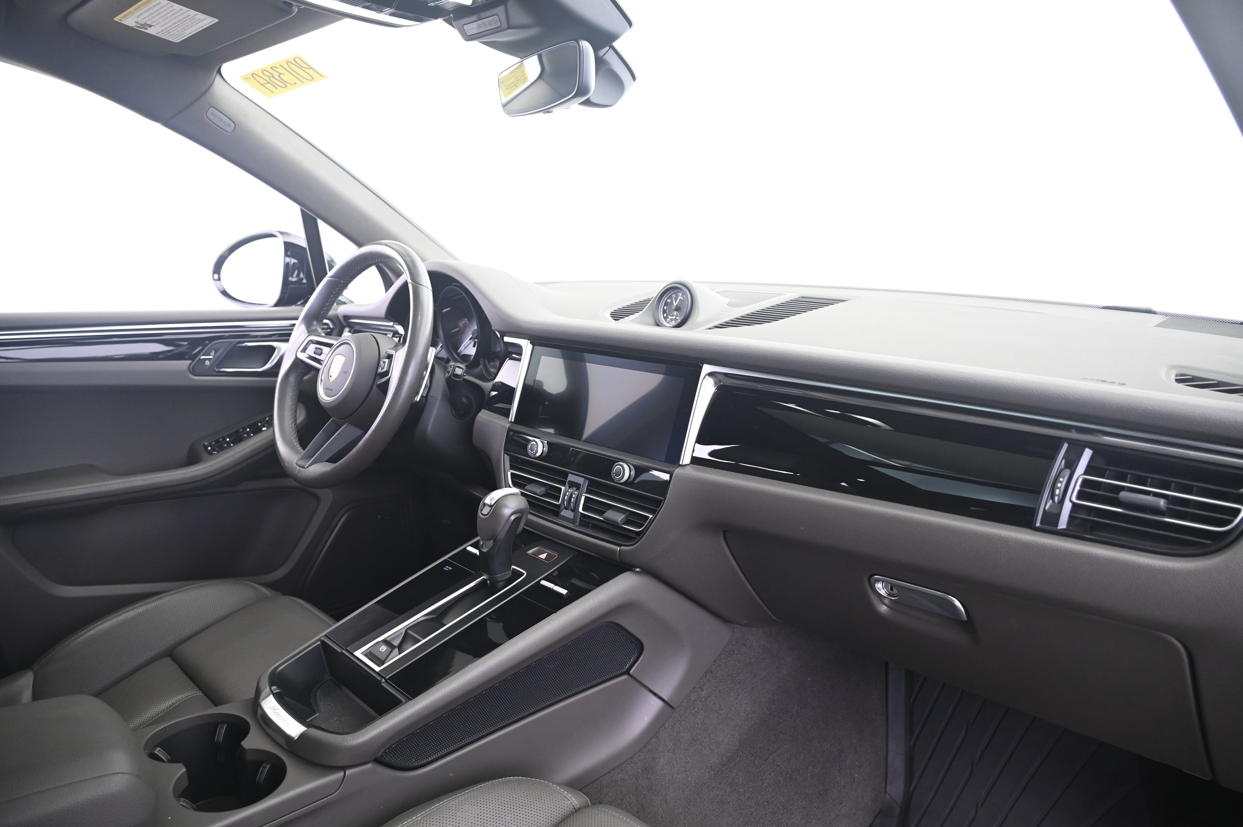Certified 2024 Porsche Macan S AWD/4WD image 22