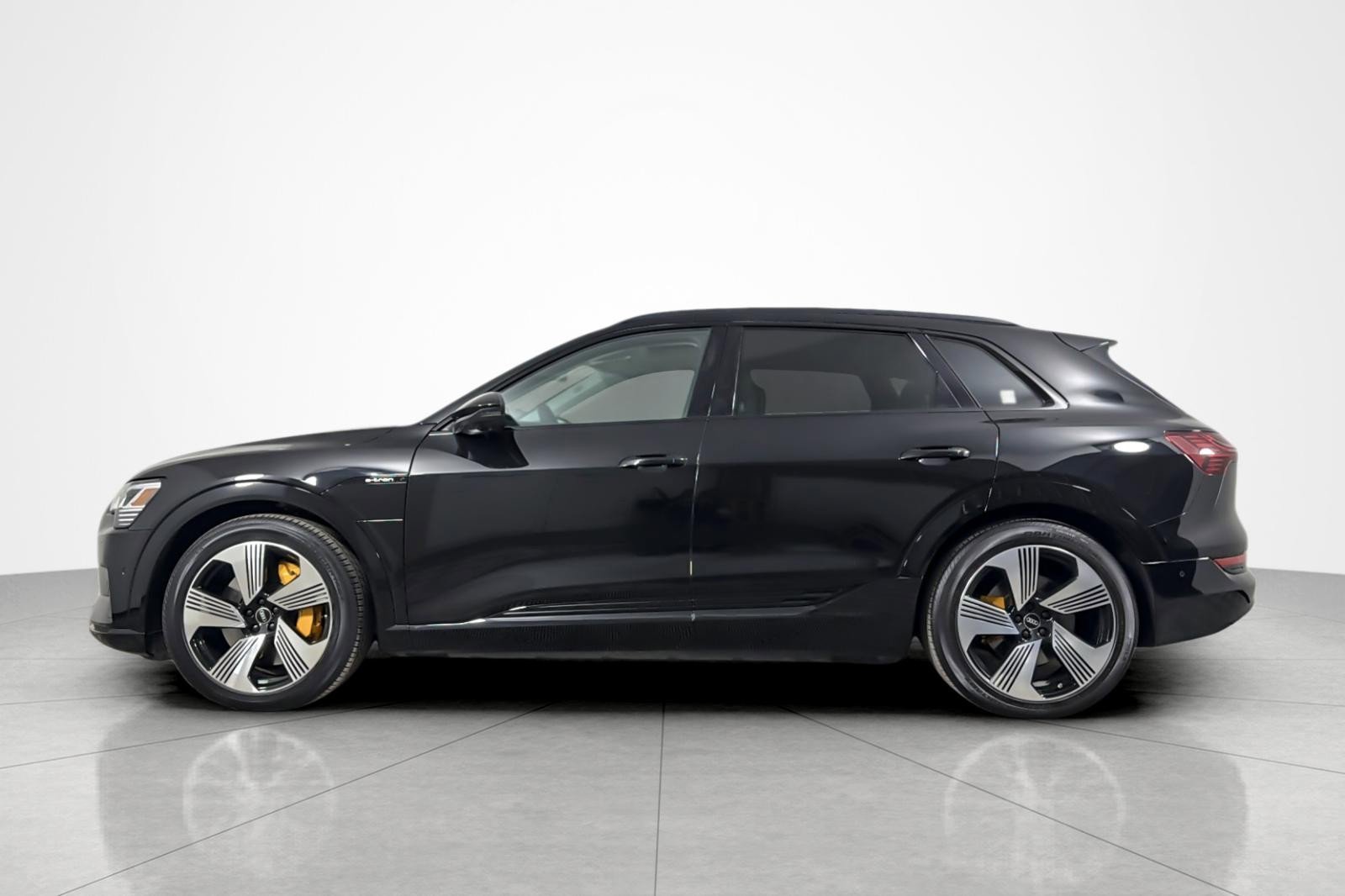 Certified 2023 Audi e-tron Premium Plus AWD/4WD image 2
