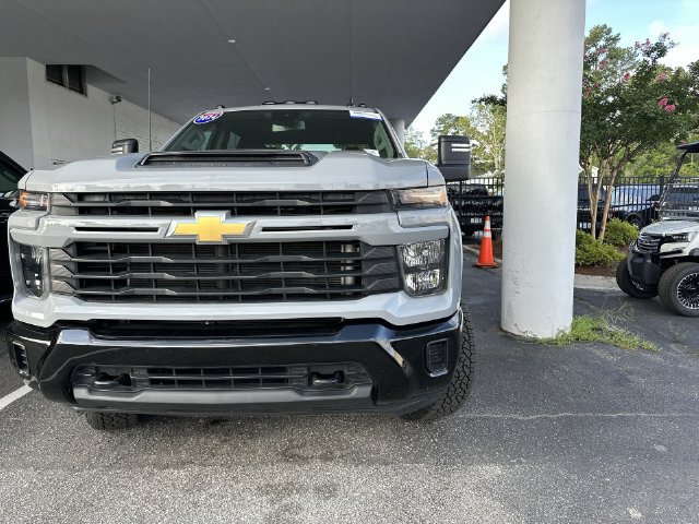 Used 2024 Chevrolet Silverado 2500 Custom AWD/4WD image 9