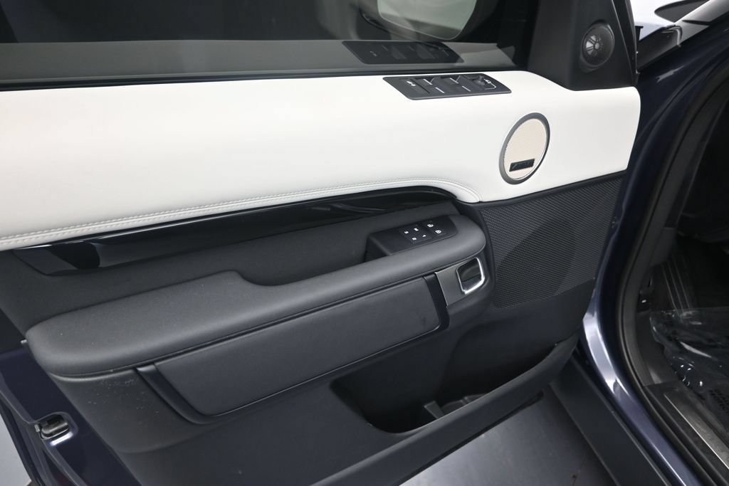 Used 2024 Land Rover Discovery S AWD/4WD image 11