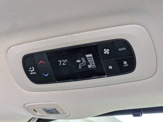 Used 2023 Chrysler Pacifica Limited FWD image 17