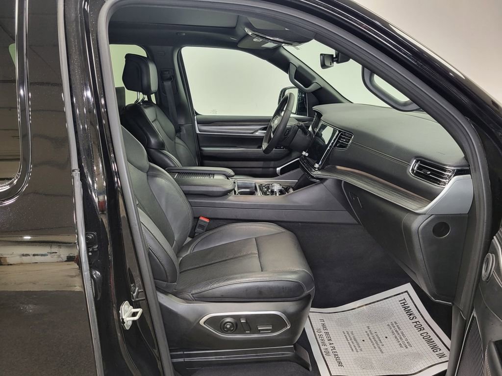 Used 2024 Jeep Wagoneer L Series III w/ Premium Group I image 12