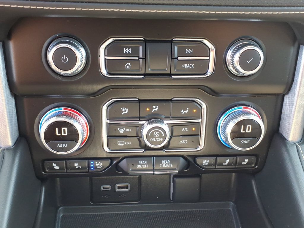 Used 2023 GMC Yukon SLT w/ SLT Premium Package AWD/4WD image 9