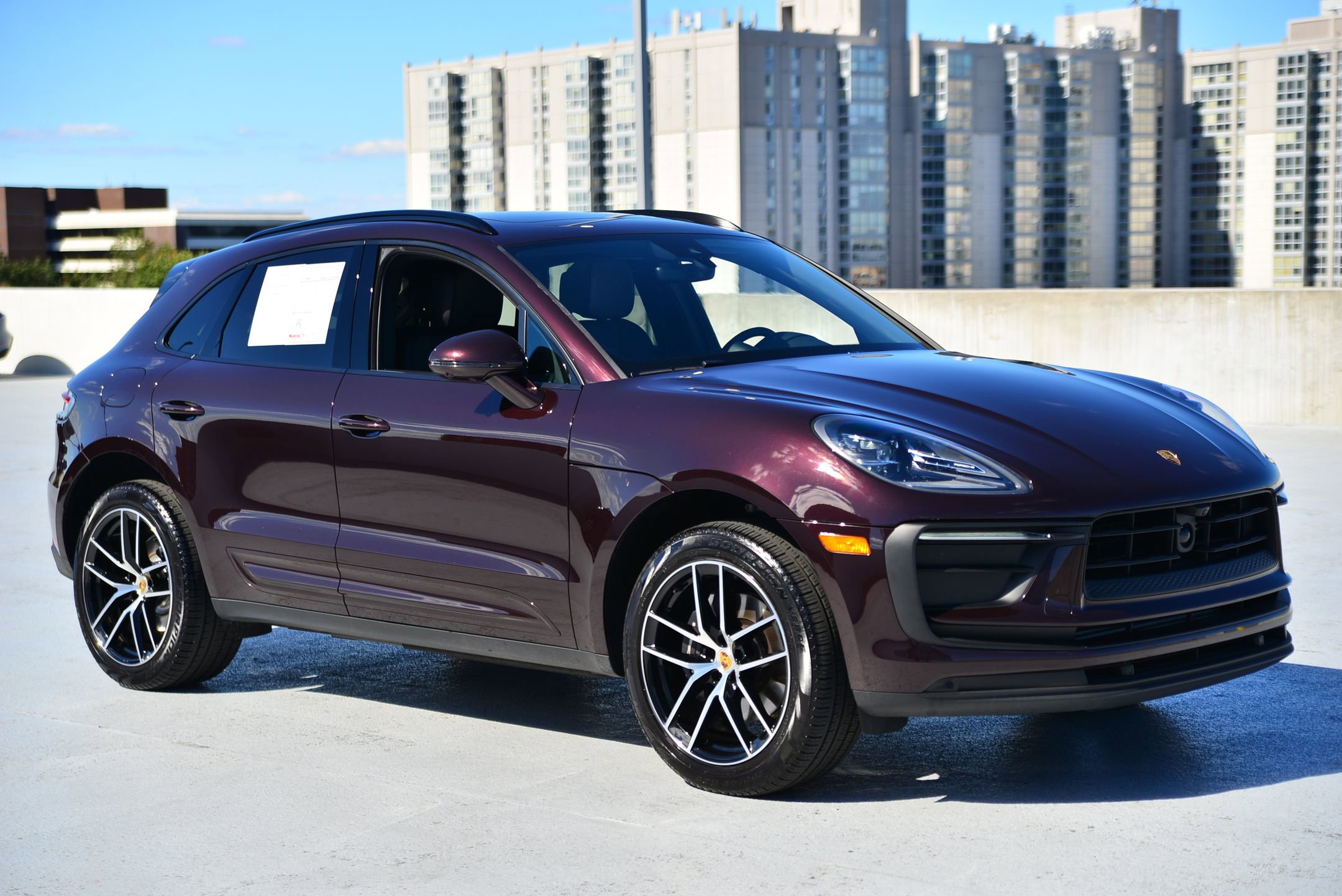 Certified 2025 Porsche Macan image 8