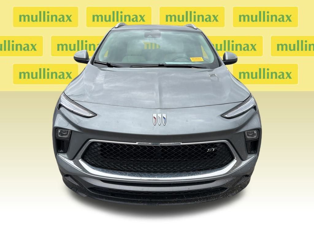 Used 2025 Buick Encore GX Sport Touring image 2