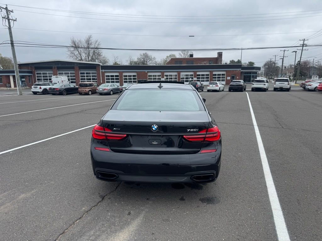 Used 2018 BMW 750i xDrive image 9
