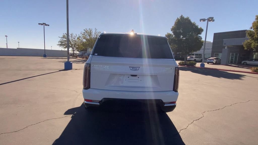 Used 2026 Cadillac Escalade IQL Luxury image 7