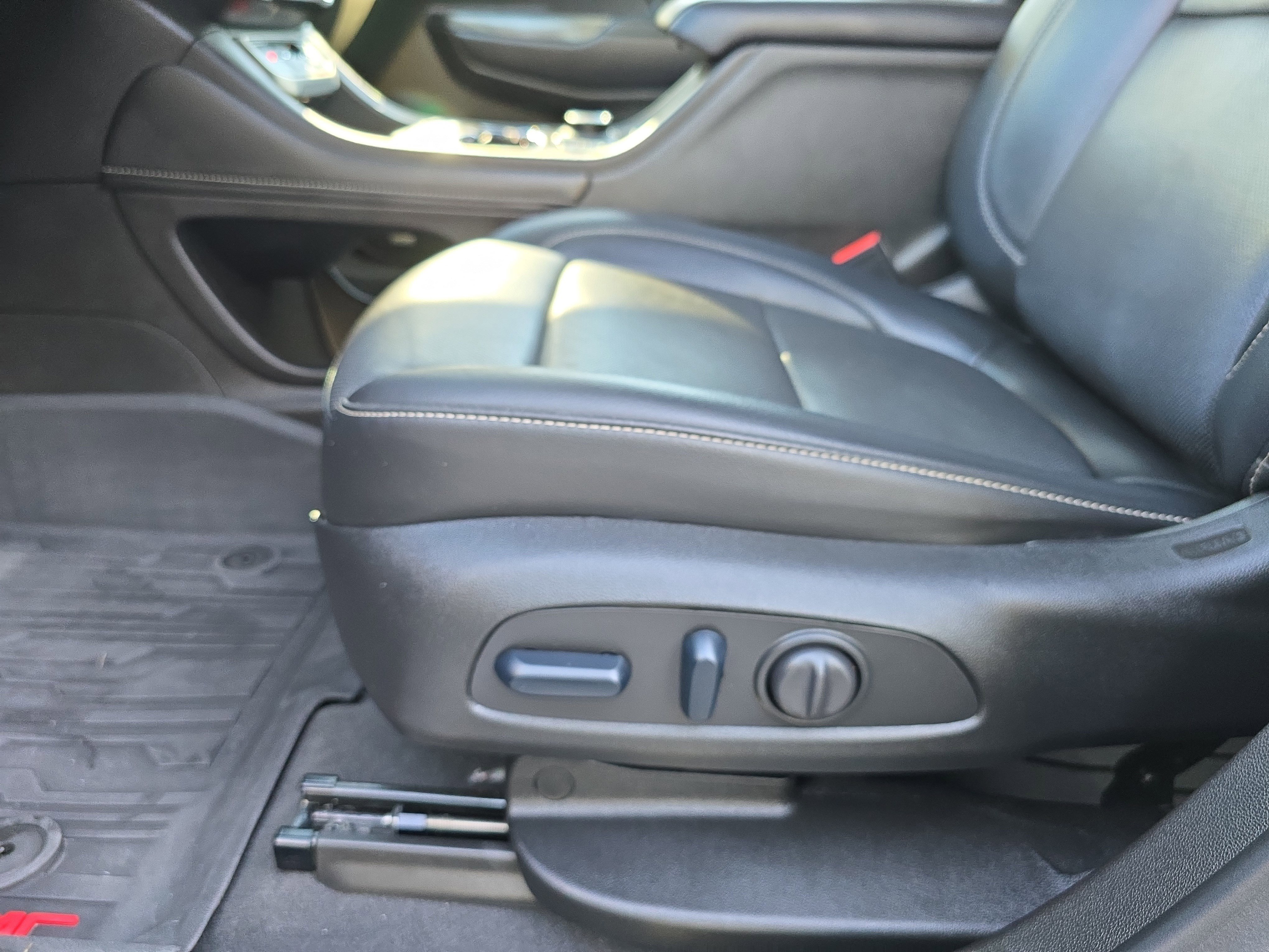 Used 2023 GMC Acadia SLT w/ Technology Package image 25