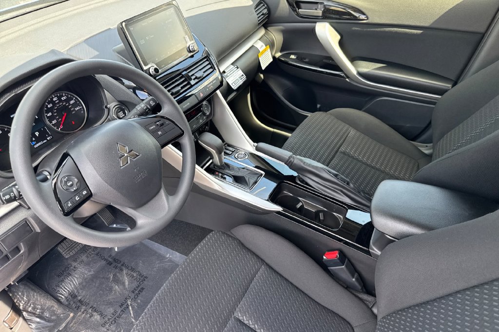 New 2026 Mitsubishi Eclipse Cross LE AWD/4WD image 4