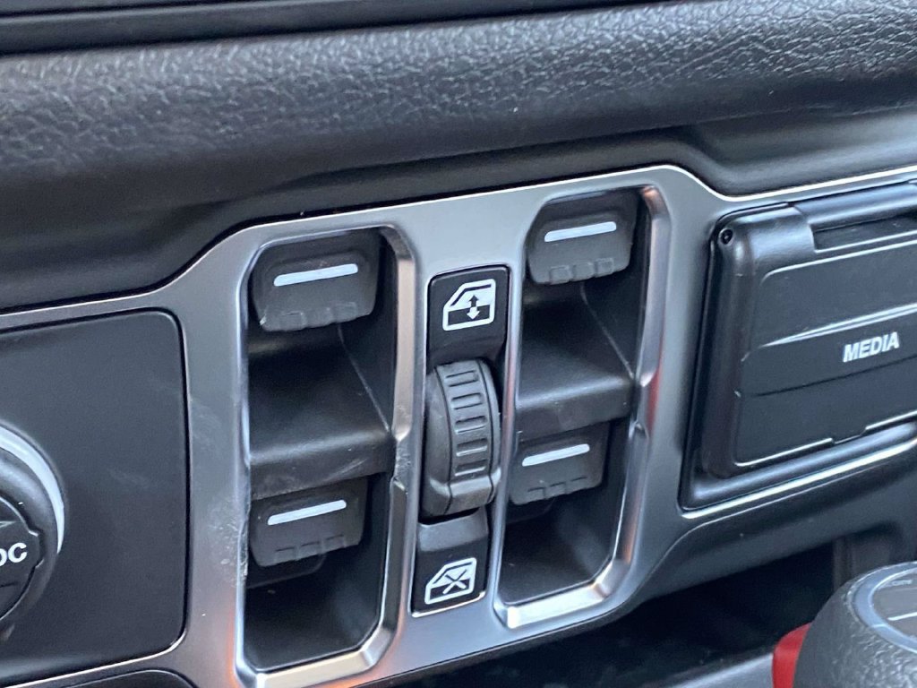 New 2026 Jeep Gladiator Sport AWD/4WD image 23