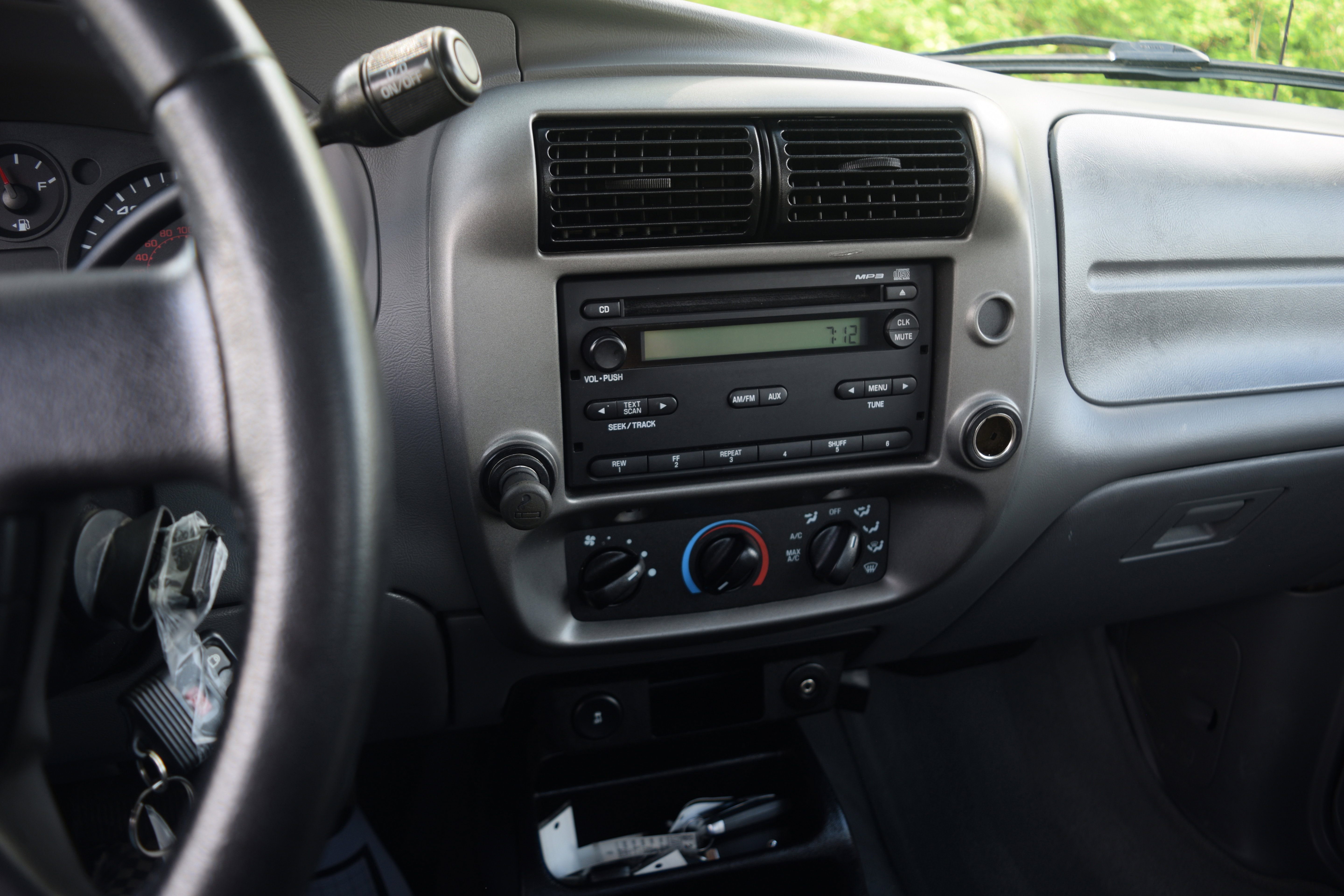 Used 2011 Ford Ranger XLT image 9