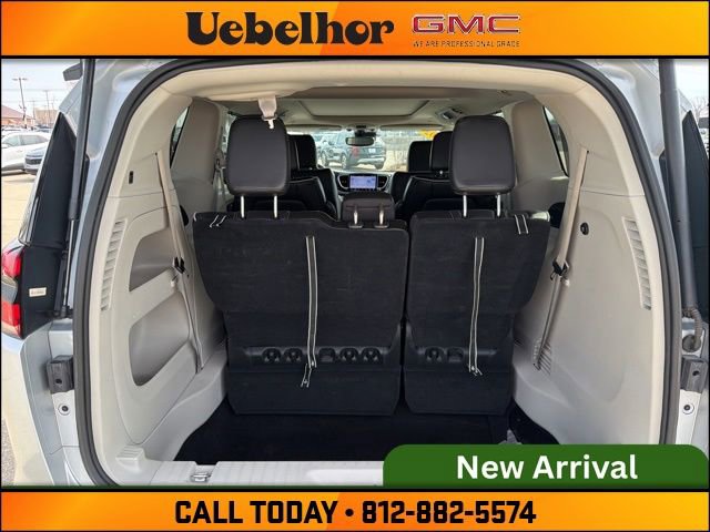 Used 2024 Chrysler Pacifica Limited image 11