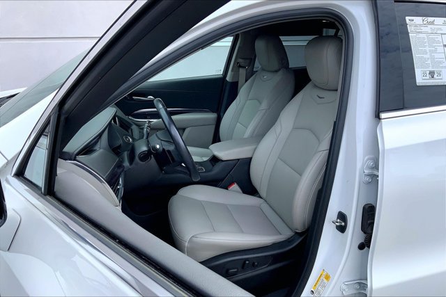 Used 2023 Cadillac XT4 Luxury w/ Cold Weather Package AWD/4WD image 24