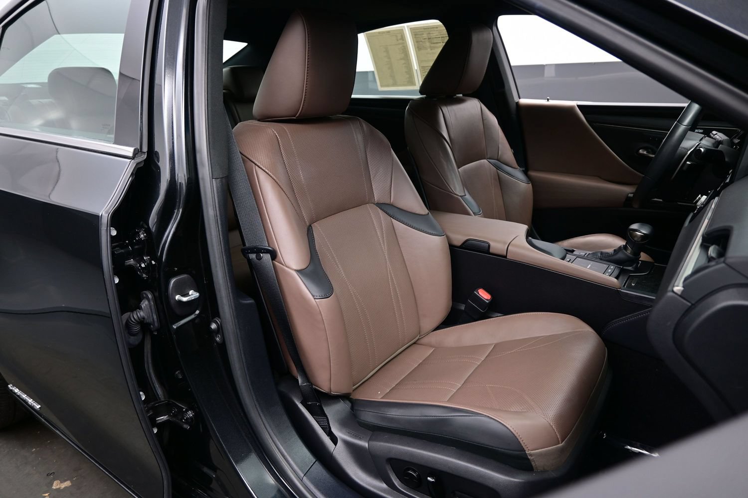 Used 2022 Lexus ES 300h w/ Luxury Package FWD image 18