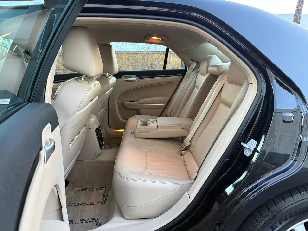 Used 2014 Chrysler 300 image 17