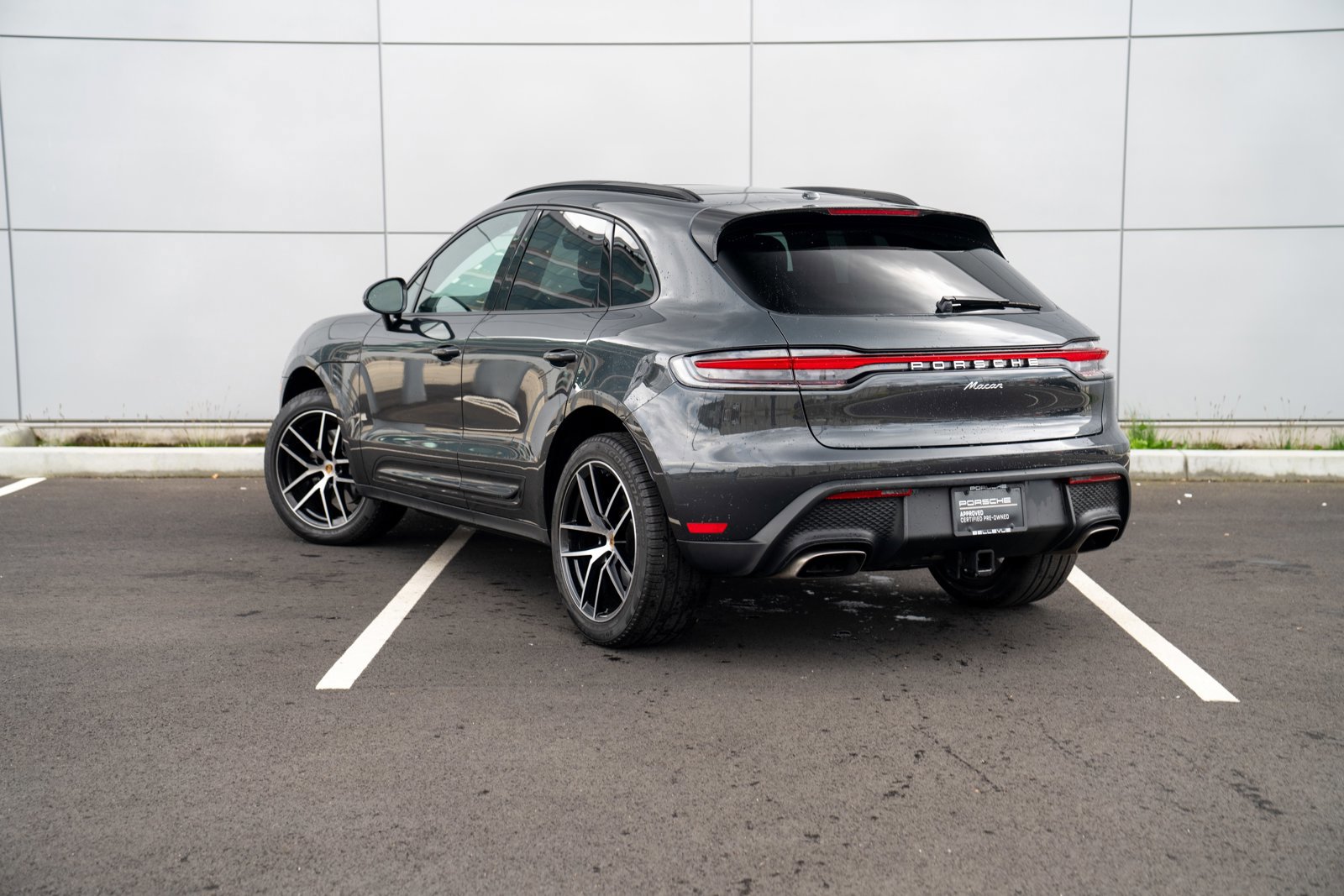 Certified 2025 Porsche Macan image 3