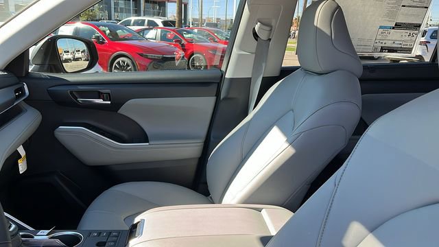 New 2026 Toyota Highlander XLE image 15